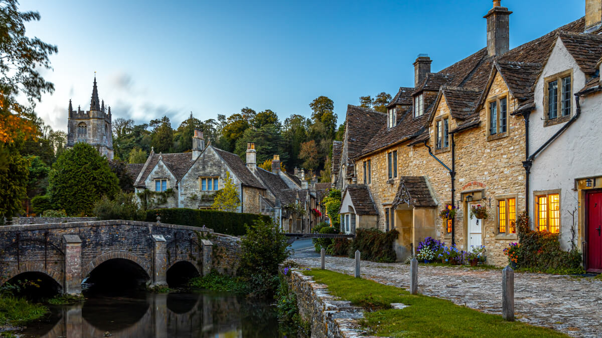 Old houses and river